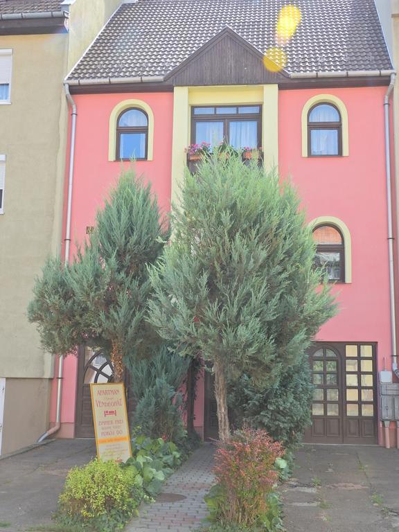מלון Apartman Napsugar Vendeghaz אגר מראה חיצוני תמונה
